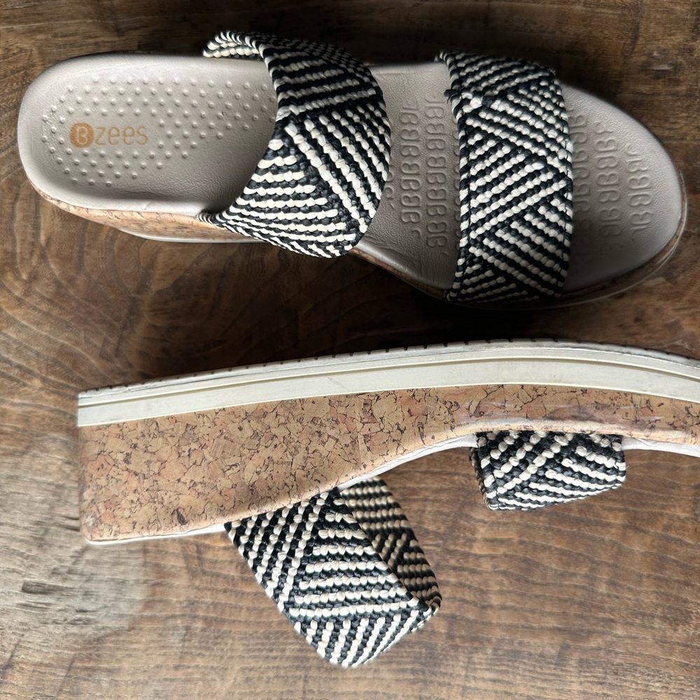 Bzees Black and White Graphic Sandals